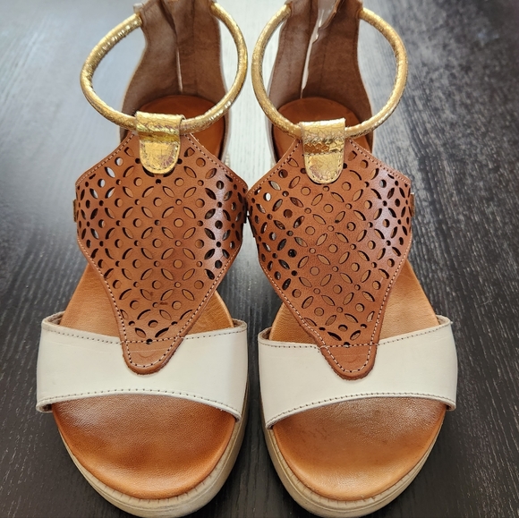 EUC Browns Leather Sandals - Size 8.5 - Picture 2 of 5